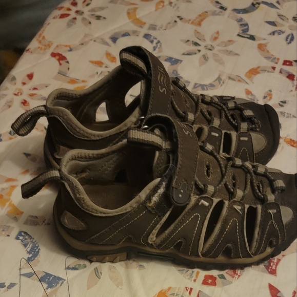 Sandals - Picture 2 of 3